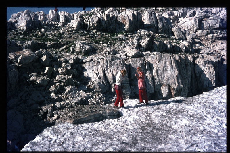 12.Krippenstein jul 1972 Brigitte,Marion.JPG